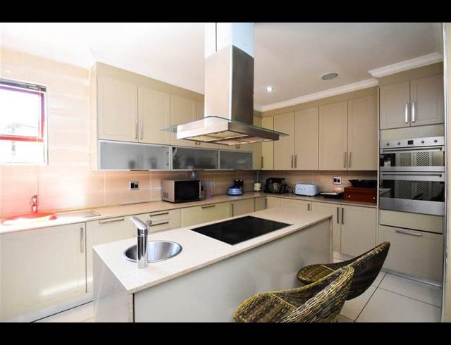 6 BEDROOM CLUSTER FOR SALE IN SUMMERSET